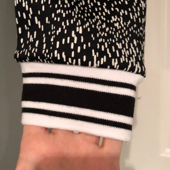 Fabletics Cropped Sports Jacket - Picture 4 of 9